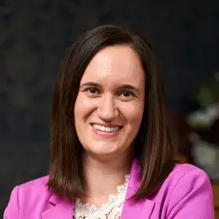 Dr. Svraka Eszter