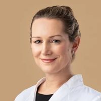 Dr. Voloncs Bernadett