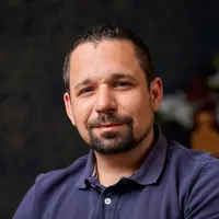 Dr. Halvax Péter