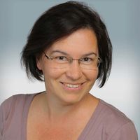 Dr. Dweik Diána