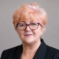 Szlavati Éva