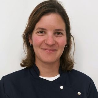 Dr. Garam Nóra