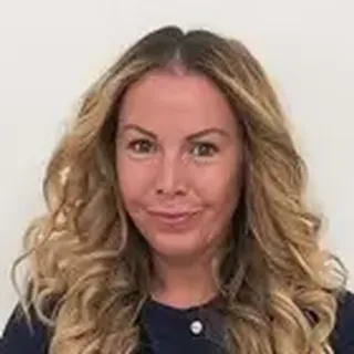 Dr. László Réka