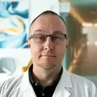 Dr. Vas Roland
