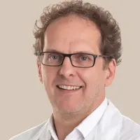 Dr. Bella Zsolt